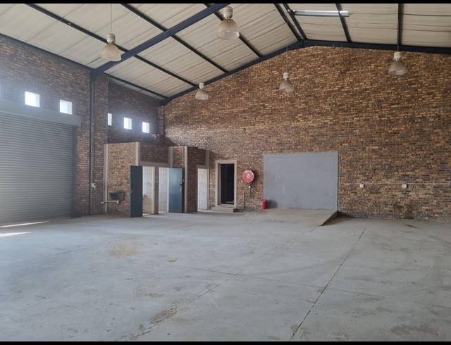 600M² WAREHOUSE TO LET IN VINTONIA